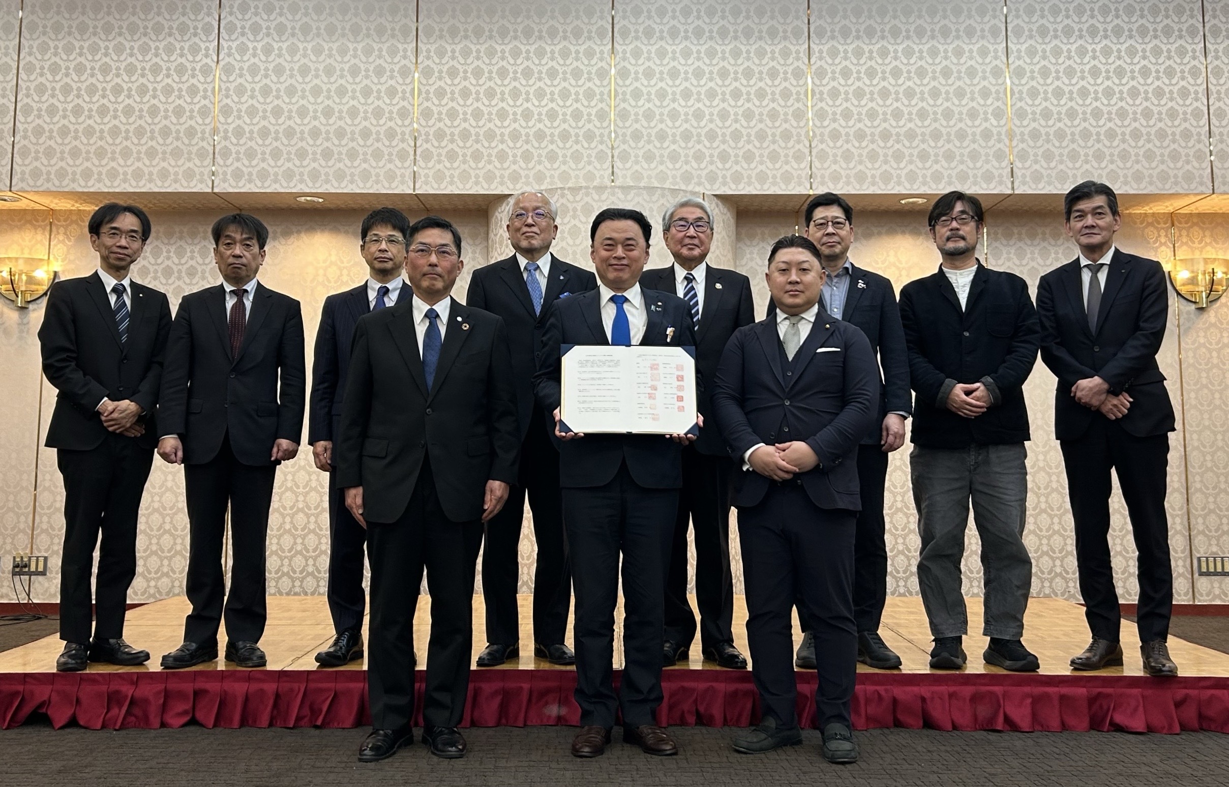 包括協定を締結